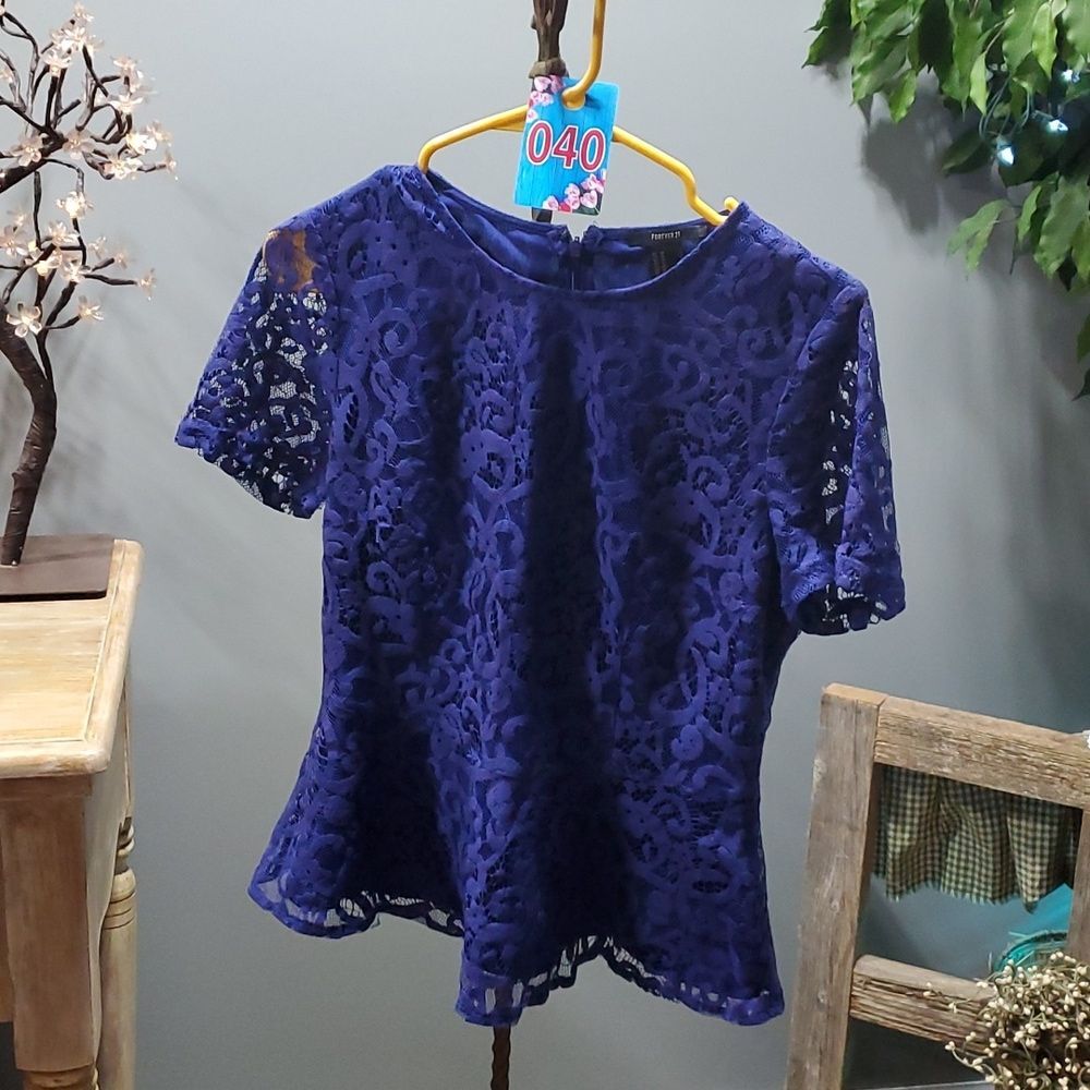 Forever 21 peplum lace top